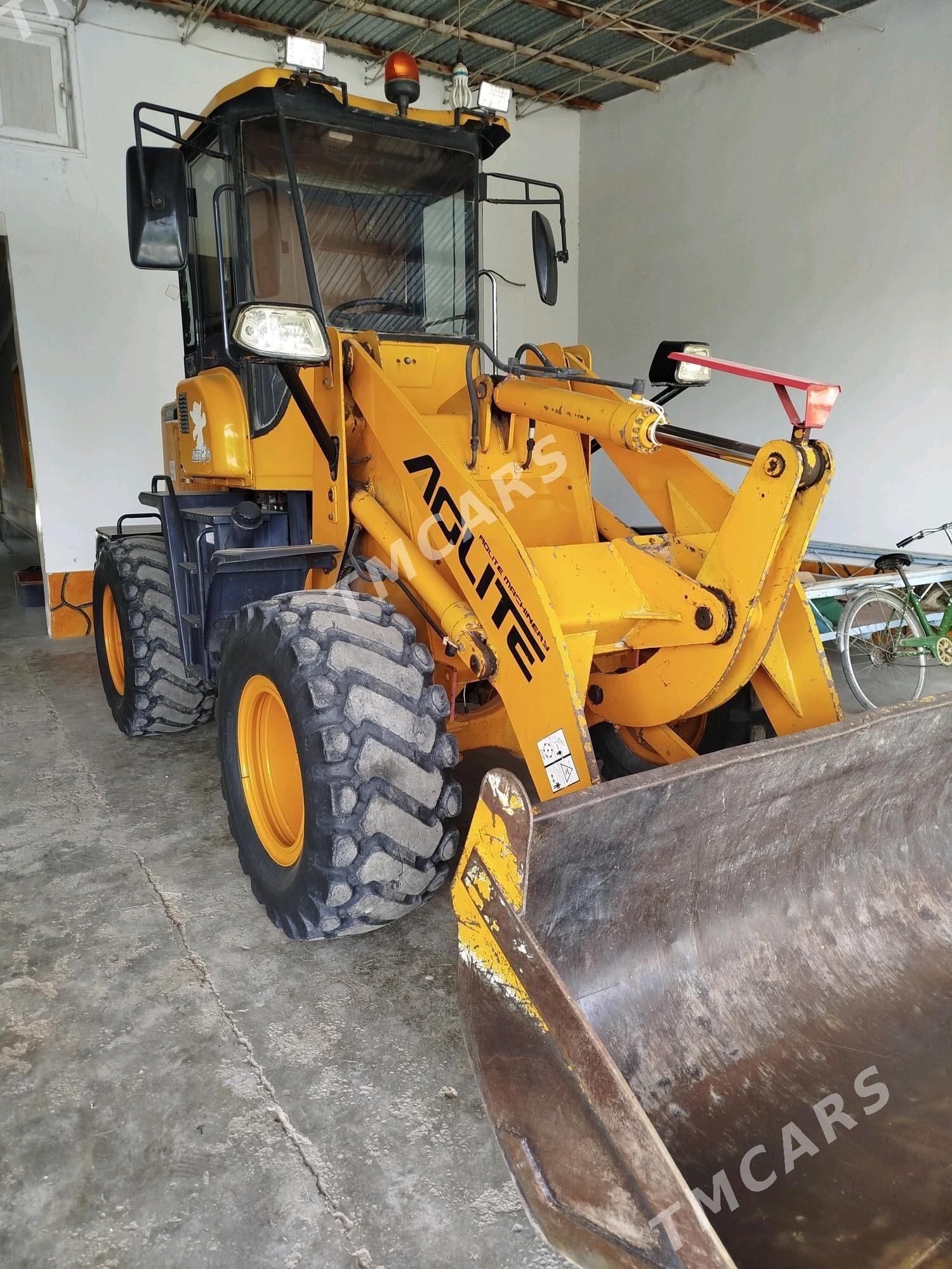 XCMG LW300F 2014 - 280 000 TMT - Чарджоу - img 4