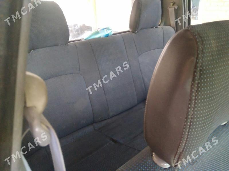 Toyota Hilux 2002 - 60 000 TMT - Sakarçäge - img 2