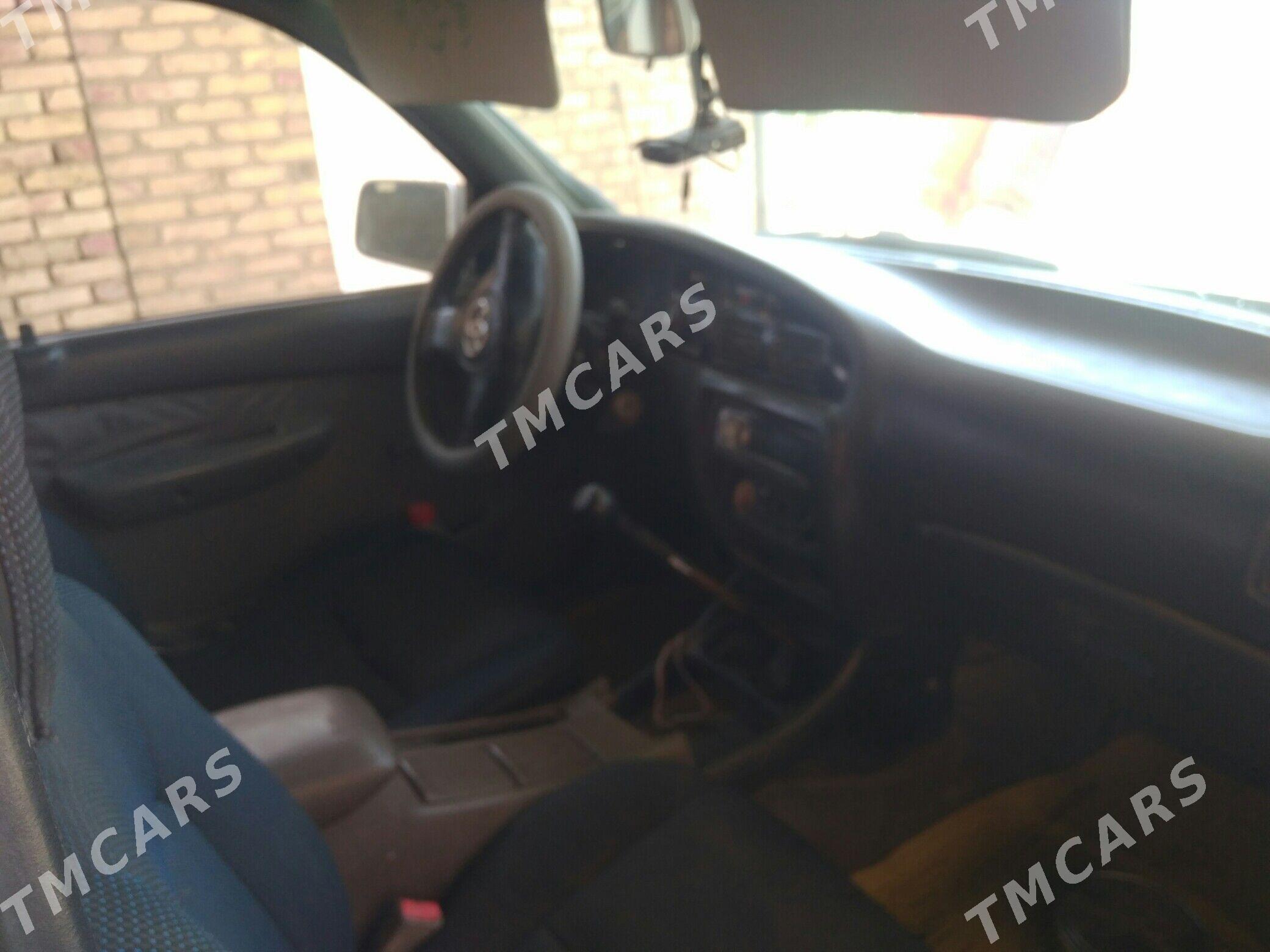 Toyota Hilux 2002 - 60 000 TMT - Sakarçäge - img 1
