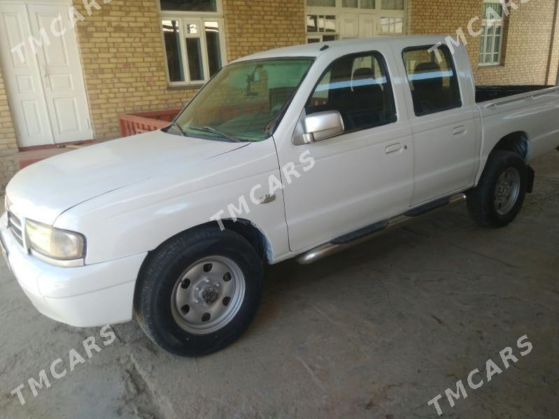 Toyota Hilux 2002 - 60 000 TMT - Sakarçäge - img 5