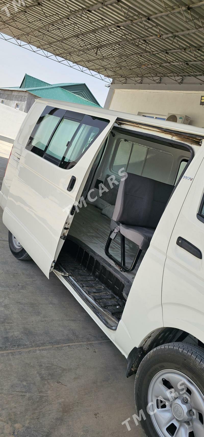 Toyota Hiace 2009 - 290 000 TMT - Ашхабад - img 3