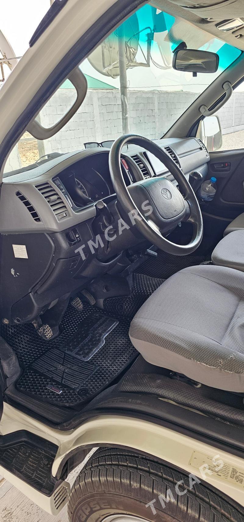 Toyota Hiace 2009 - 290 000 TMT - Ашхабад - img 4