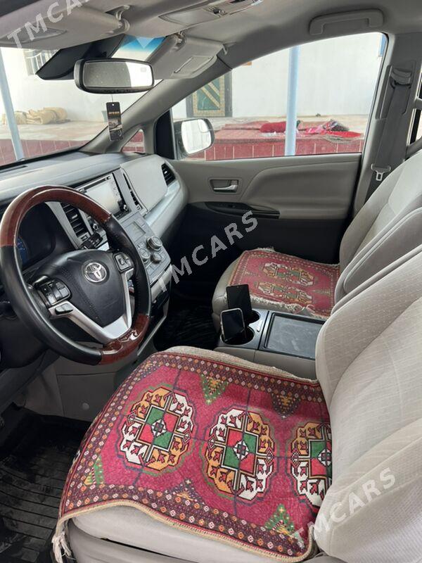 Toyota Sienna 2019 - 360 000 TMT - Гёкдепе - img 3