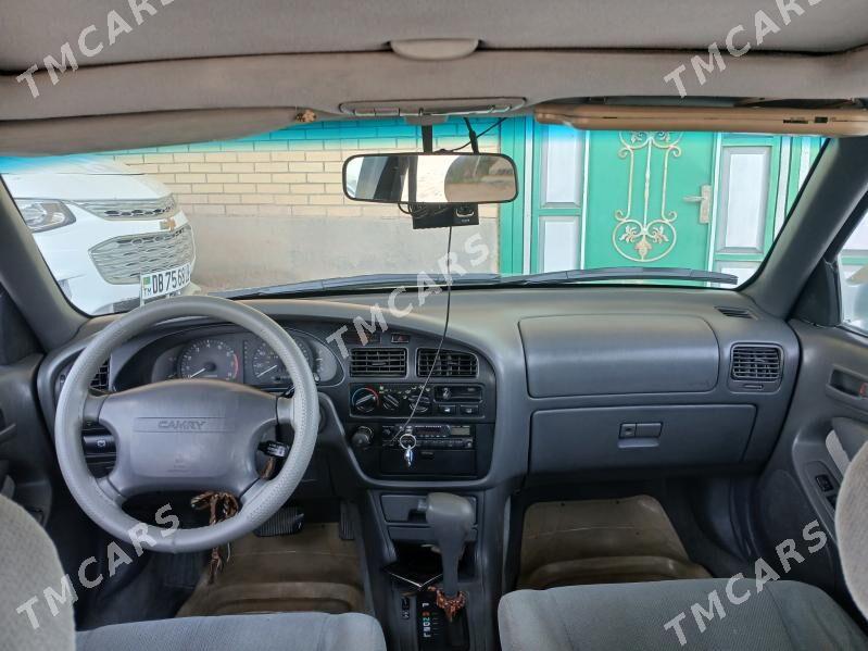 Toyota Camry 1995 - 120 000 TMT - Фарап - img 4