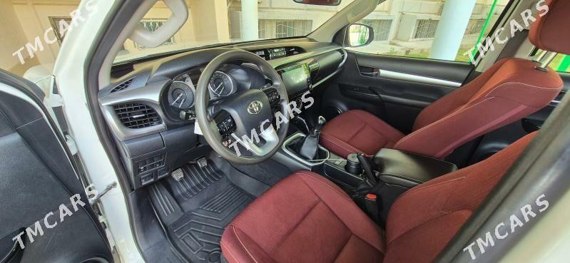Toyota Hilux 2021 - 495 000 TMT - Aşgabat - img 4