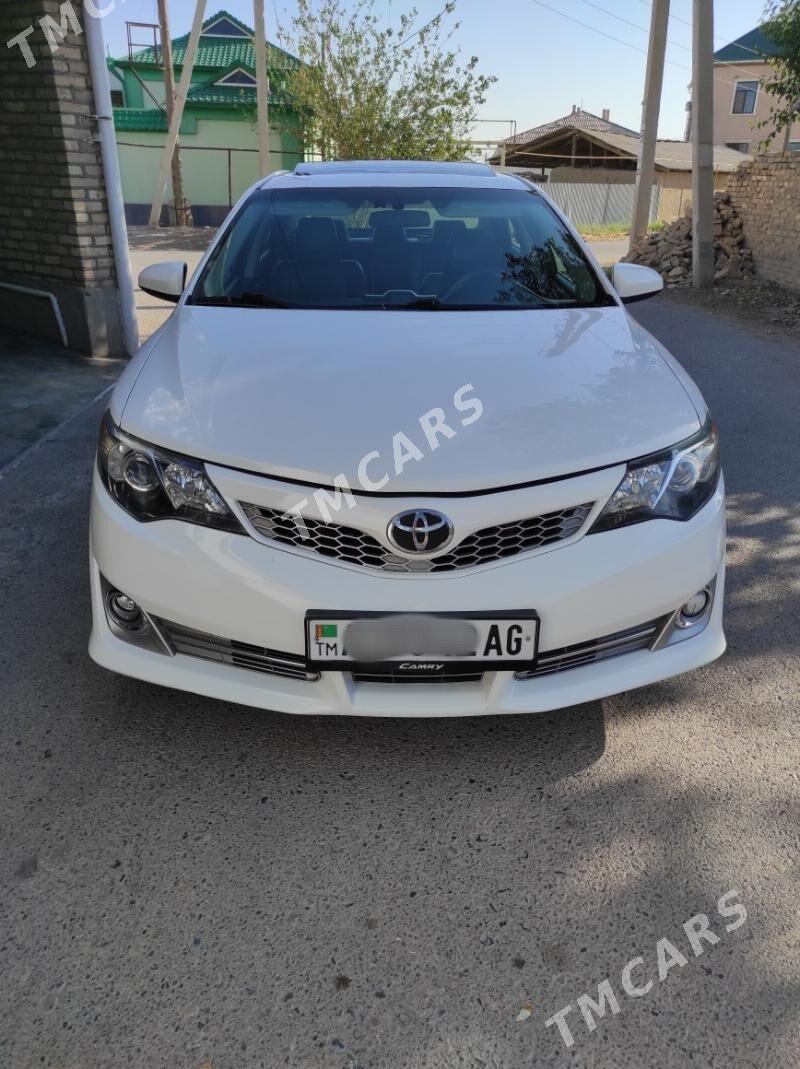 Toyota Camry 2012 - 230 000 TMT - 6 мкр - img 2
