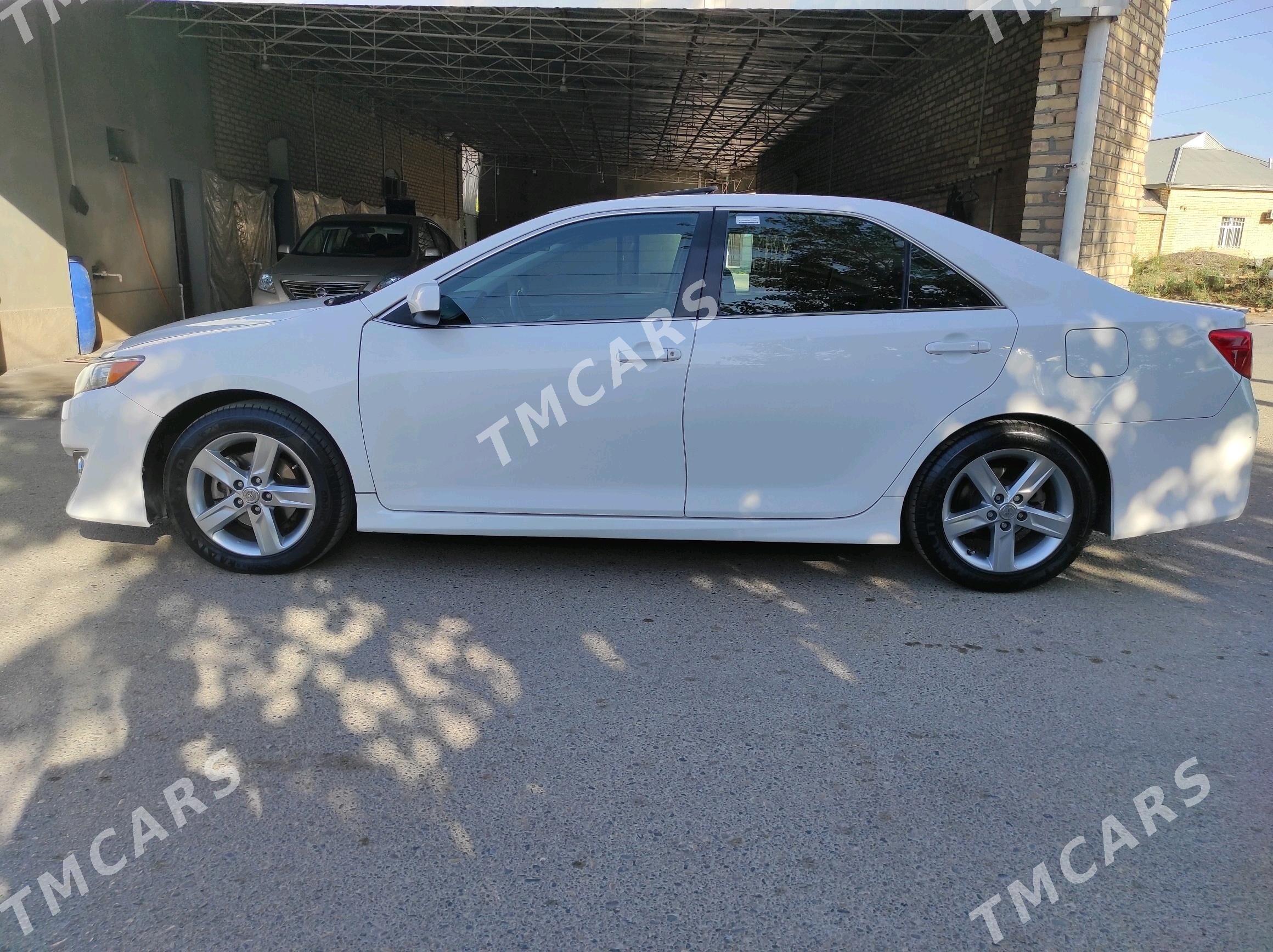 Toyota Camry 2012 - 230 000 TMT - 6 мкр - img 4