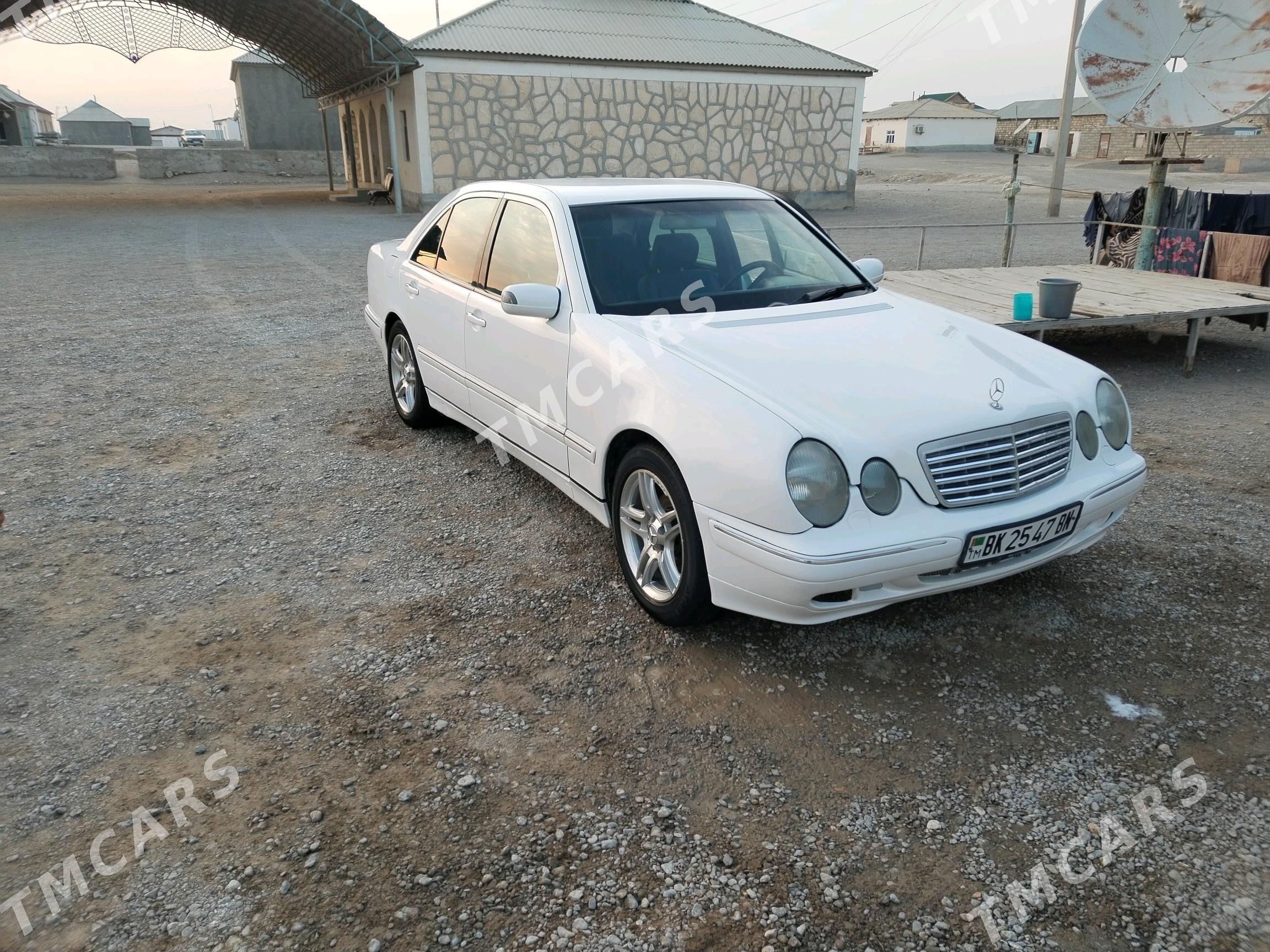 Mercedes-Benz E320 2000 - 86 000 TMT - Гумдаг - img 6