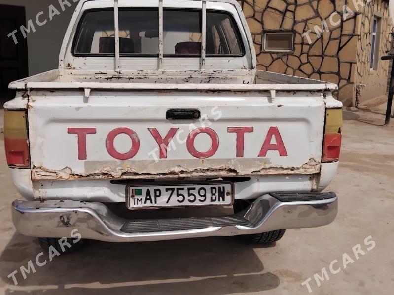 Toyota Hilux 1997 - 40 000 TMT - Эсенгулы - img 3