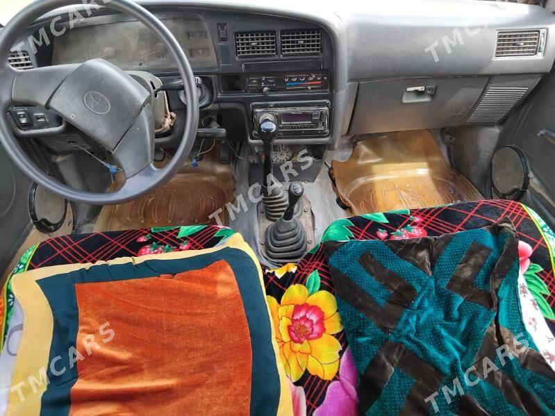 Toyota Hilux 1997 - 40 000 TMT - Эсенгулы - img 4