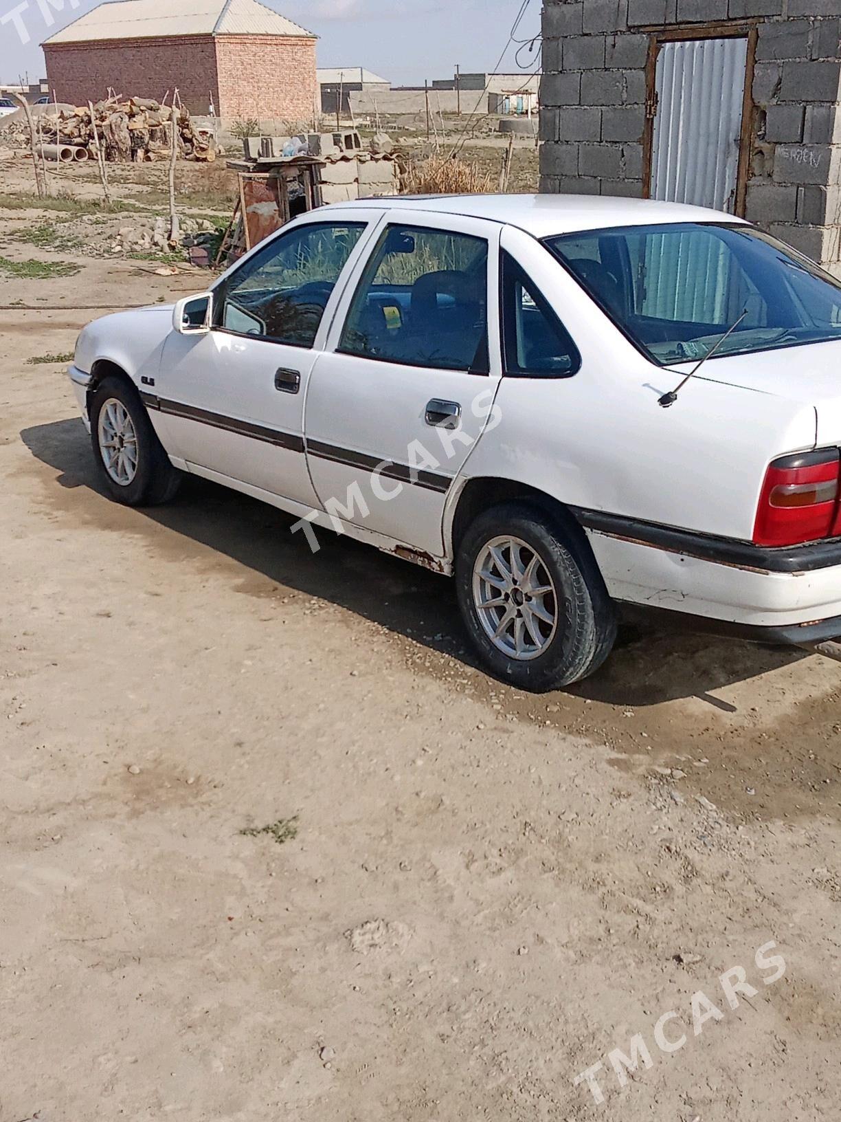 Opel Vectra 1990 - 22 000 TMT - Bäherden - img 2