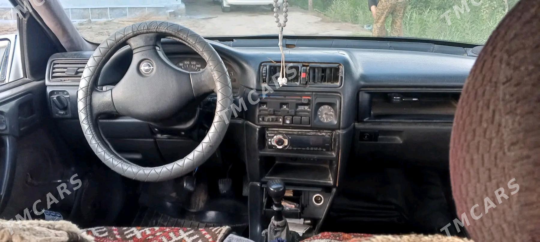 Opel Vectra 1989 - 28 000 TMT - Gurbansoltan Eje - img 4