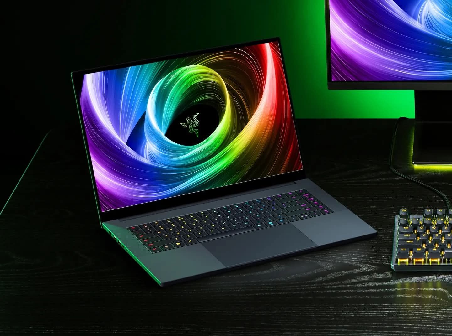 RAZER BLADE 16 OLED RTX 5090 - Aşgabat - img 9