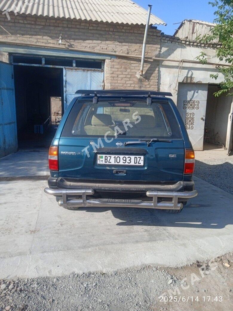 Nissan Pathfinder 1997 - 80 000 TMT - Гурбансолтан Едже - img 4