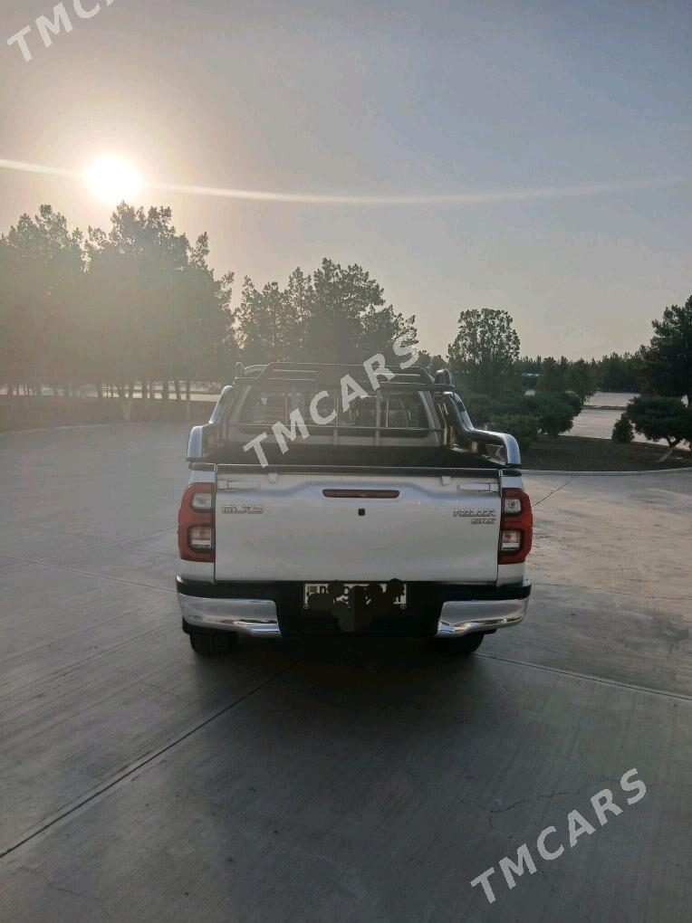Toyota Hilux 2021 - 535 000 TMT - Гёкдепе - img 2