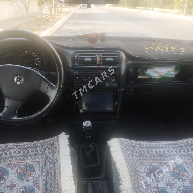 Opel Vectra 1989 - 38 000 TMT - Кëши - img 4