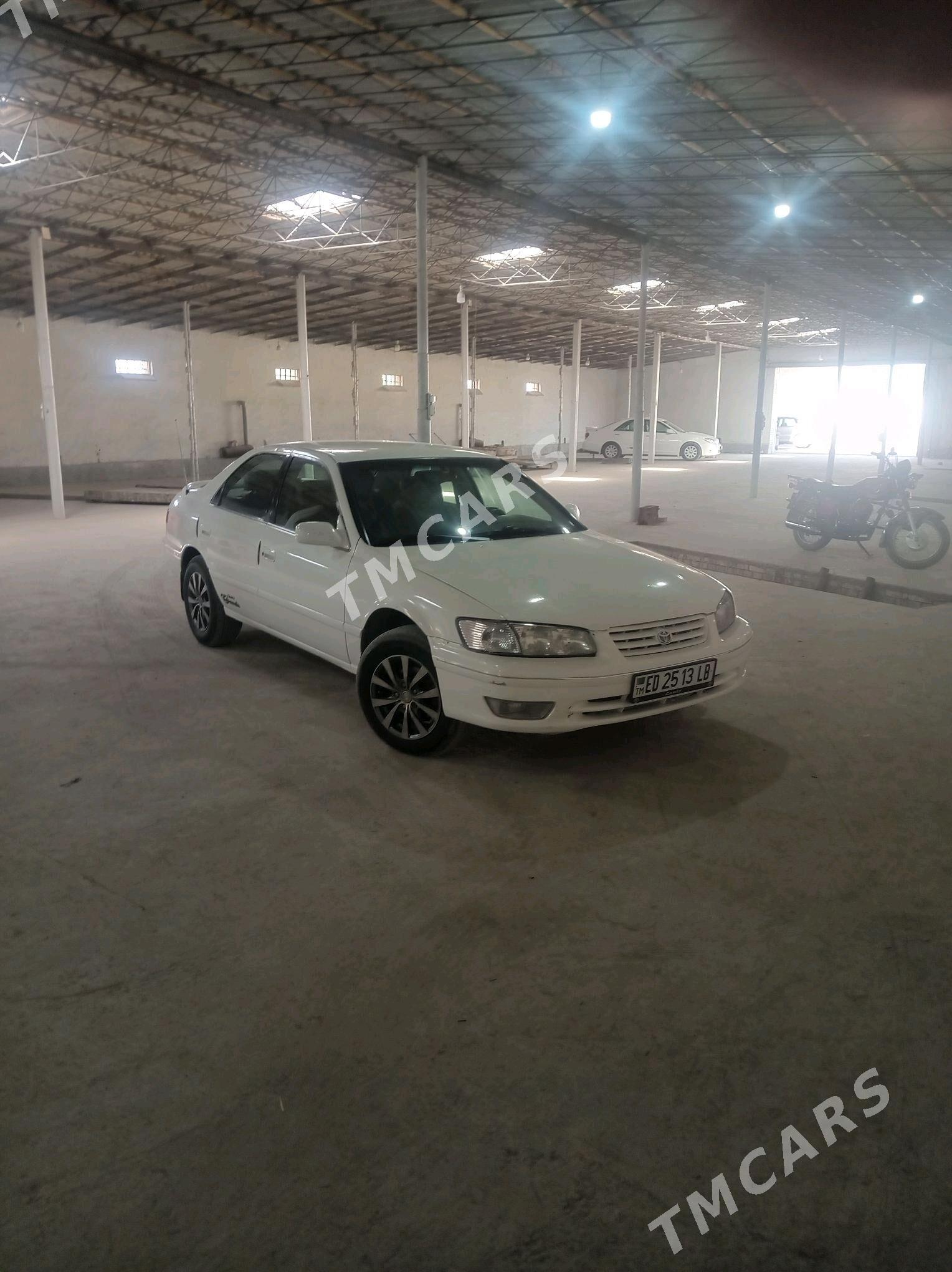Toyota Camry 2001 - 140 000 TMT - Halaç - img 2