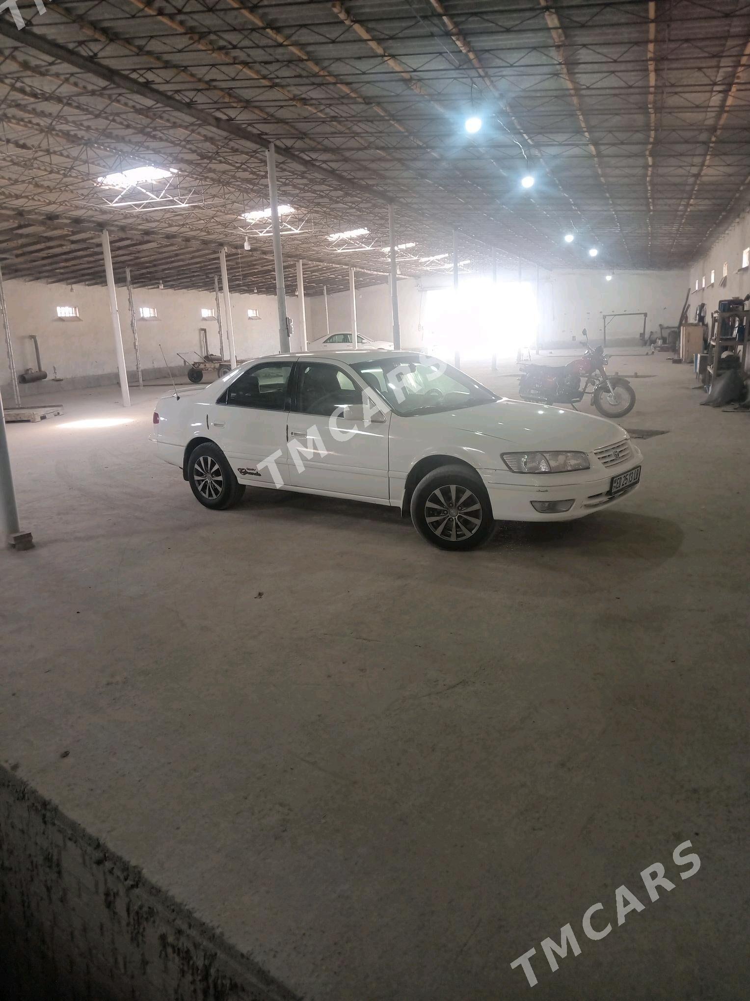 Toyota Camry 2001 - 140 000 TMT - Halaç - img 3