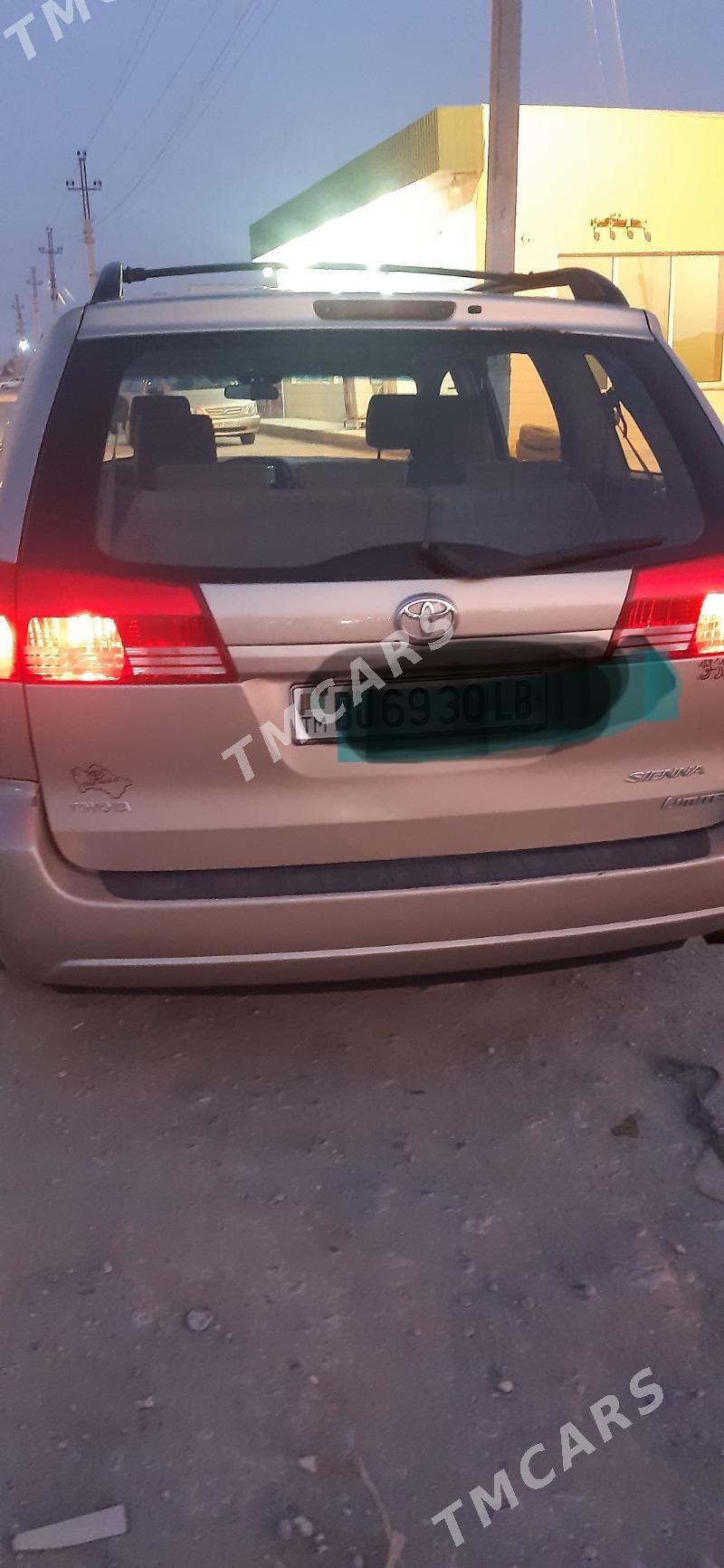 Toyota Sienna 2004 - 235 000 TMT - Köýtendag - img 3