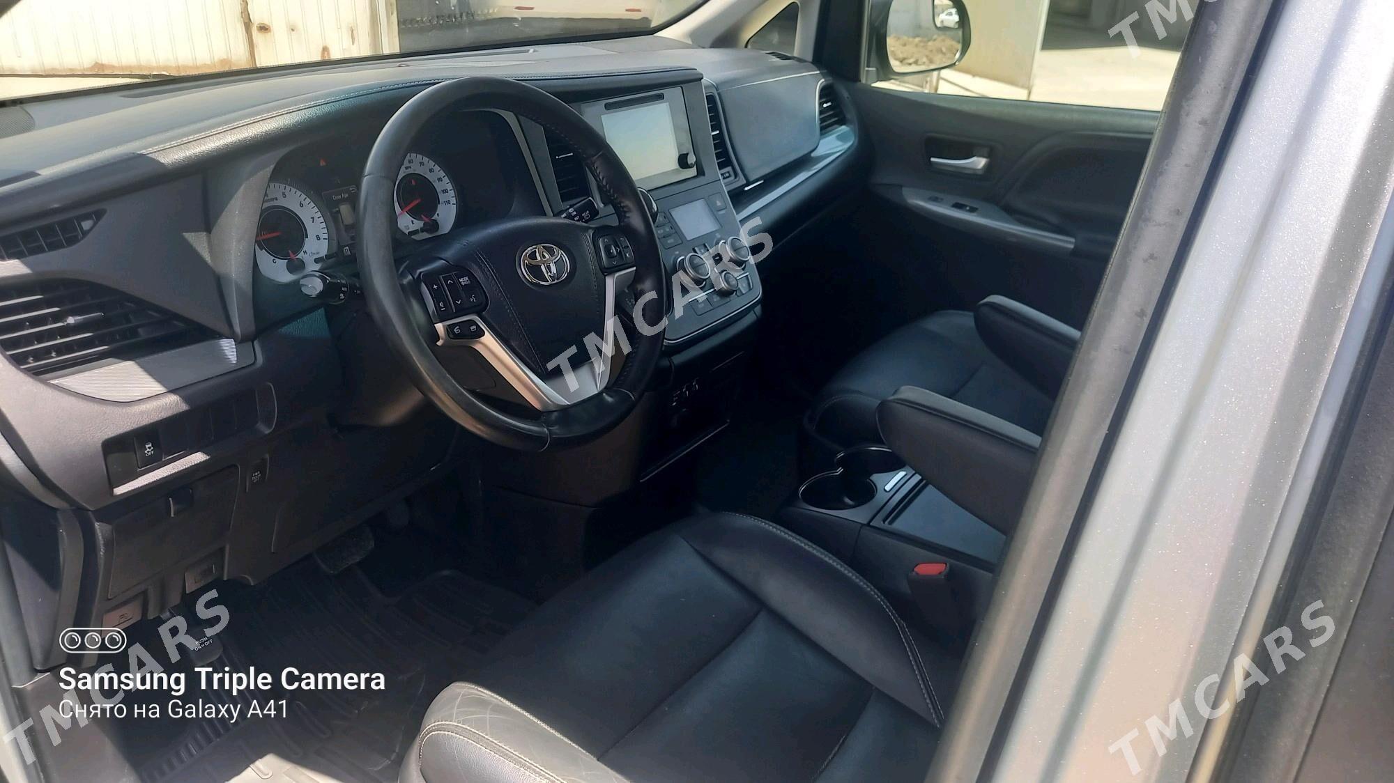 Toyota Sienna 2017 - 364 000 TMT - Мары - img 2