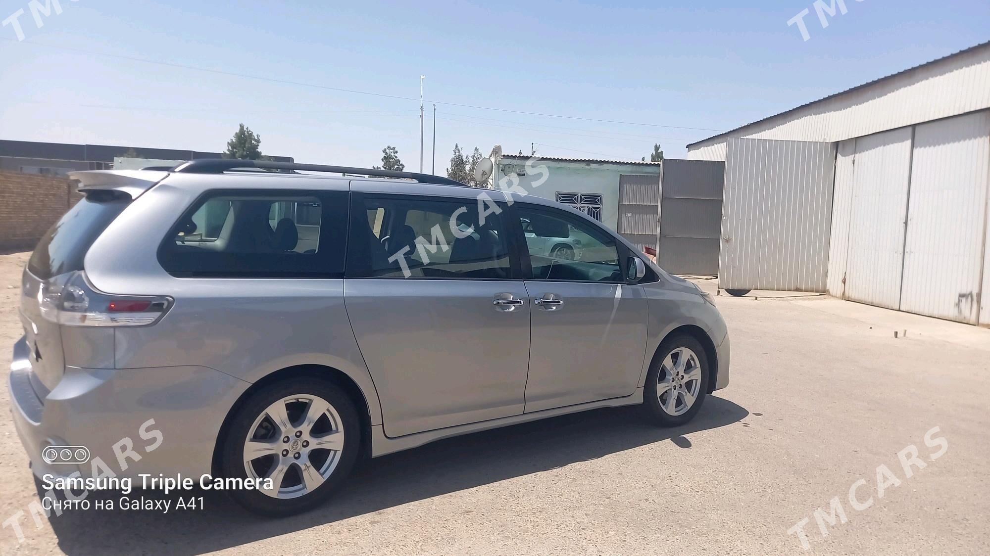 Toyota Sienna 2017 - 364 000 TMT - Мары - img 4