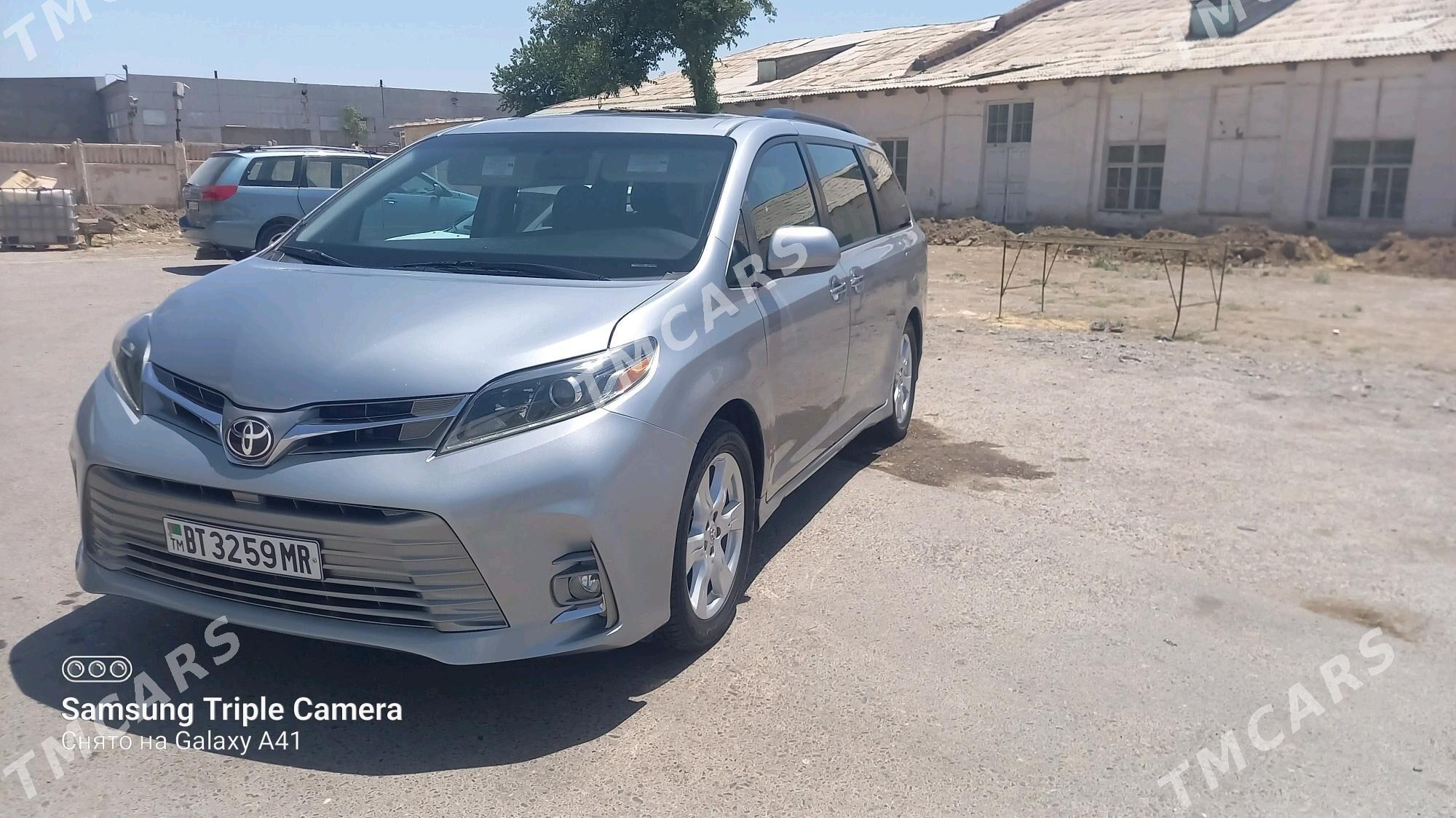 Toyota Sienna 2017 - 364 000 TMT - Мары - img 3