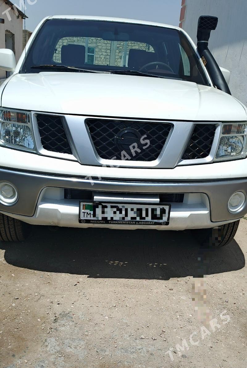 Nissan Navara 2014 - 130 000 TMT - Балканабат - img 3