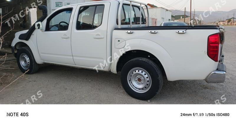 Nissan Navara 2014 - 130 000 TMT - Балканабат - img 4