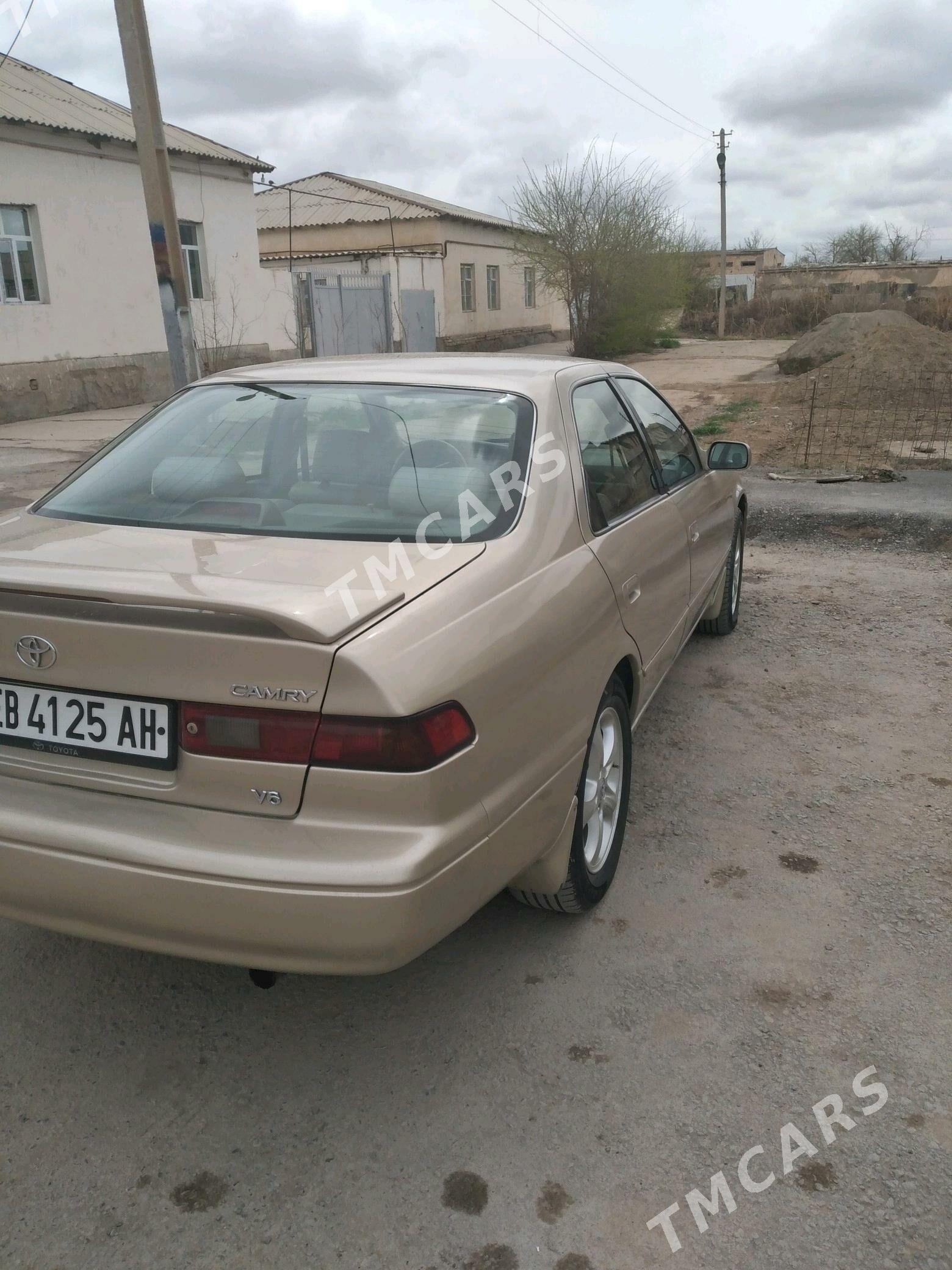 Toyota Camry 1999 - 126 000 TMT - Теджен - img 3
