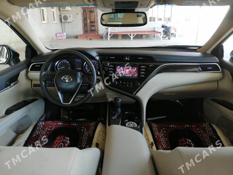 Toyota Camry 2018 - 320 000 TMT - Саят - img 3
