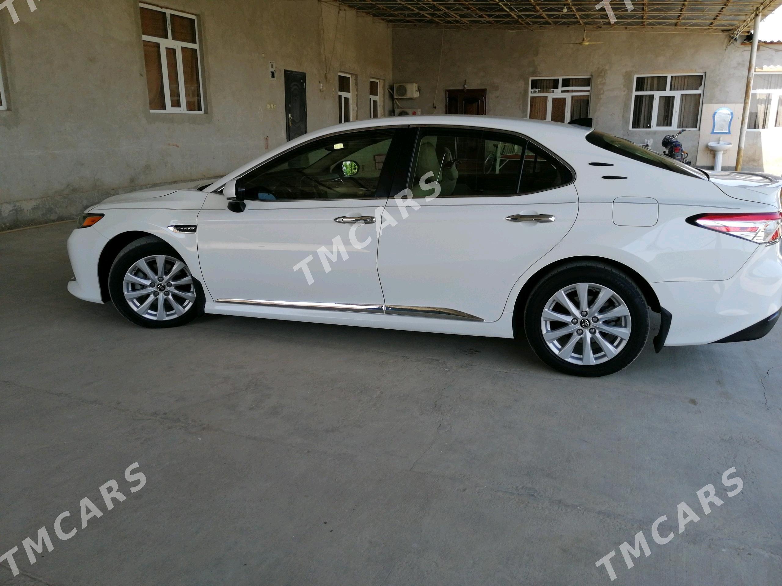 Toyota Camry 2018 - 320 000 TMT - Саят - img 9