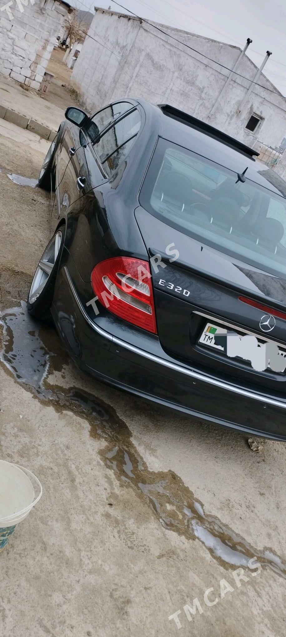 Mercedes-Benz E320 2003 - 150 000 TMT - Türkmenbaşy - img 4