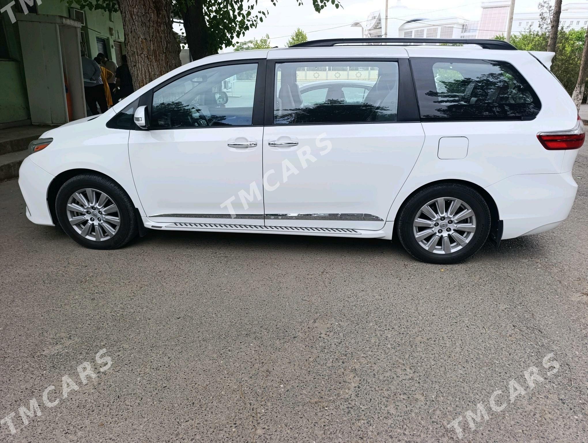 Toyota Sienna 2017 - 410 000 TMT - Гёкдепе - img 3