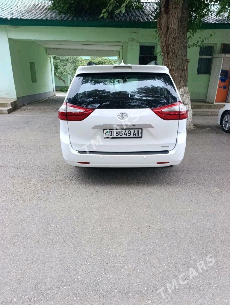 Toyota Sienna 2017 - 410 000 TMT - Гёкдепе - img 6