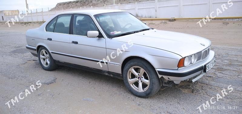 BMW E34 1990 - 25 000 TMT - Hazar - img 3