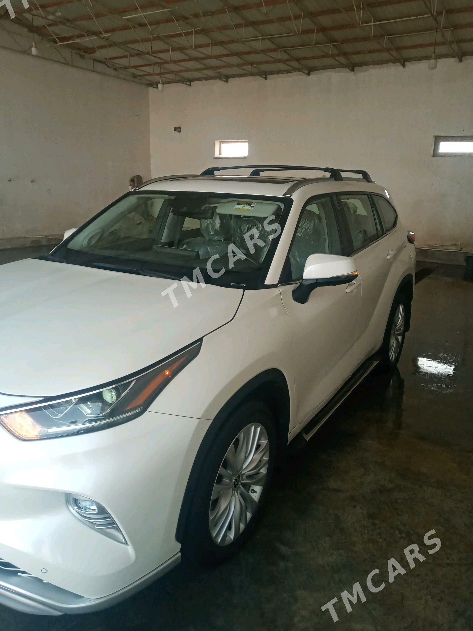 Toyota Highlander 2022 - 550 000 TMT - Мары - img 1