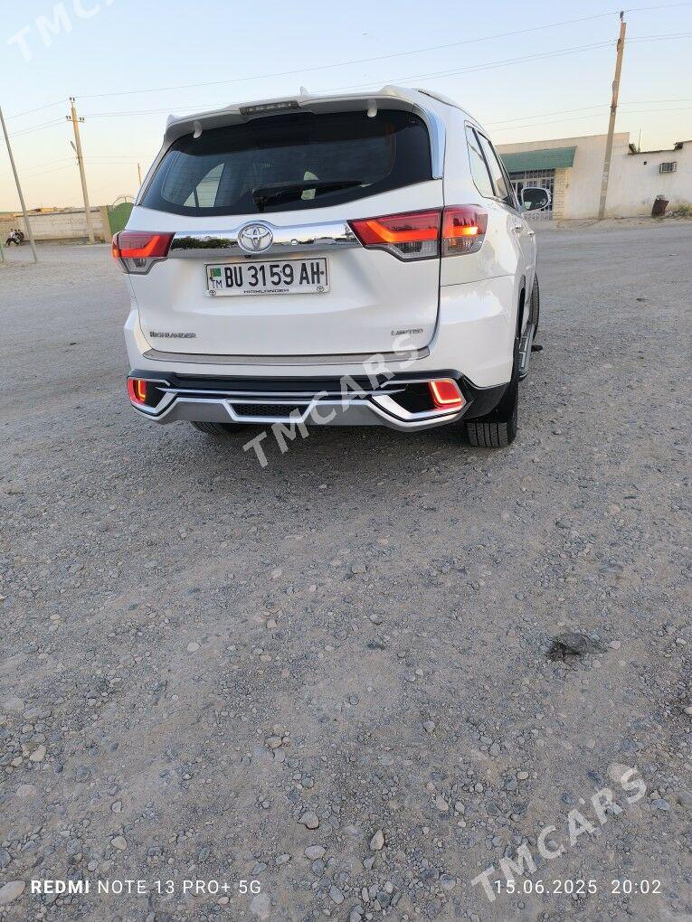 Toyota Highlander 2015 - 370 000 TMT - Кака - img 1