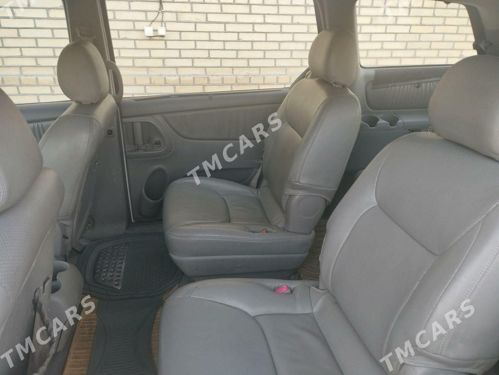 Toyota Sienna 2004 - 220 000 TMT - Мары - img 3