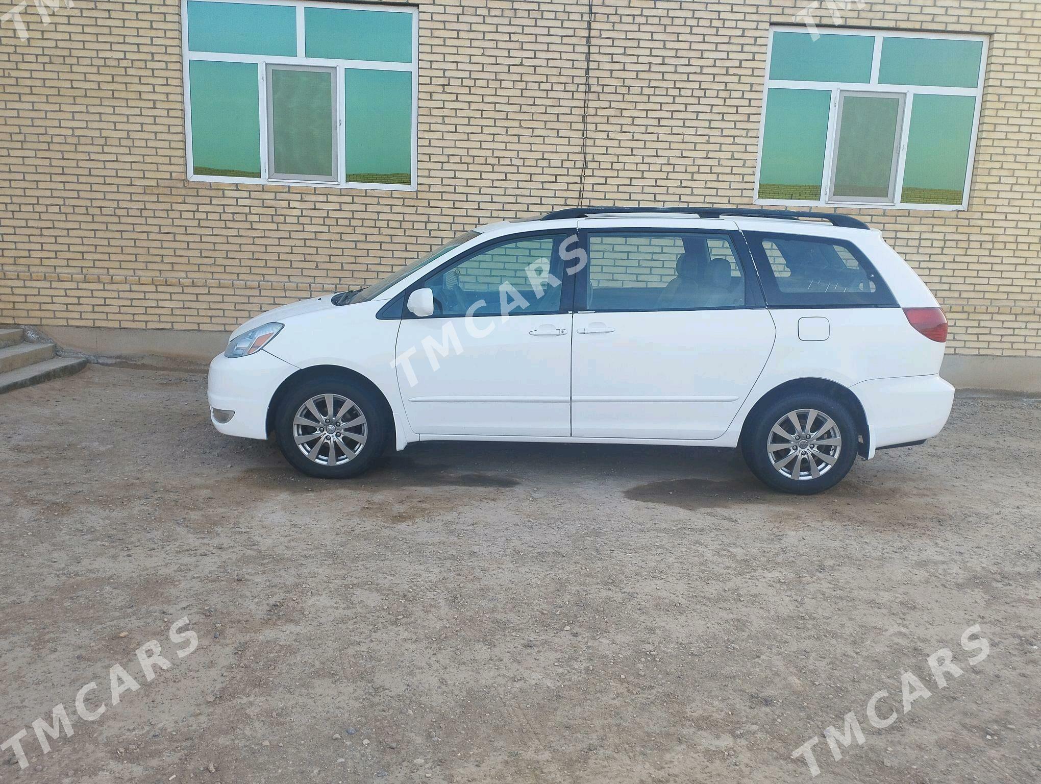 Toyota Sienna 2004 - 220 000 TMT - Мары - img 7