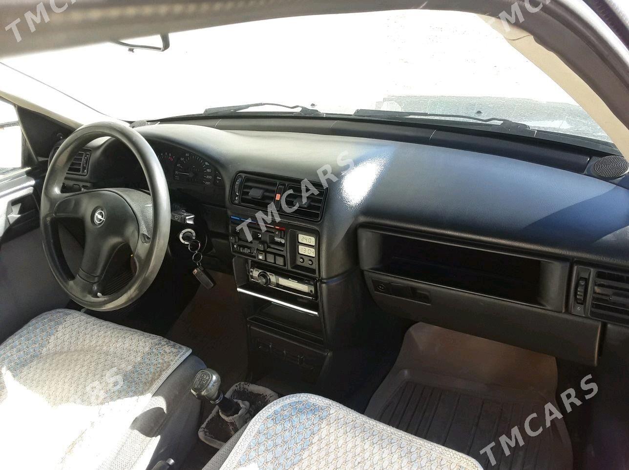 Opel Vectra 1995 - 37 000 TMT - Этрек - img 7