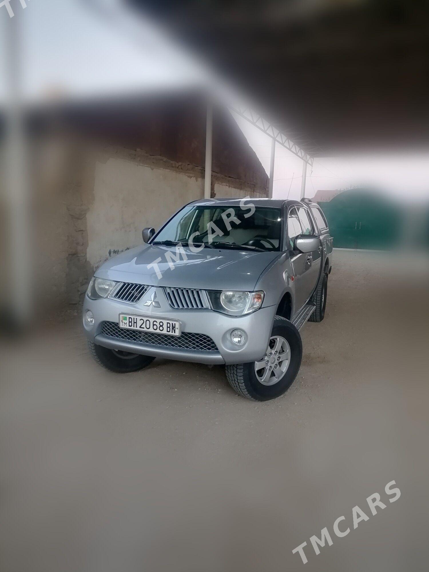 Mitsubishi L200 2008 - 200 000 TMT - Jebel - img 3