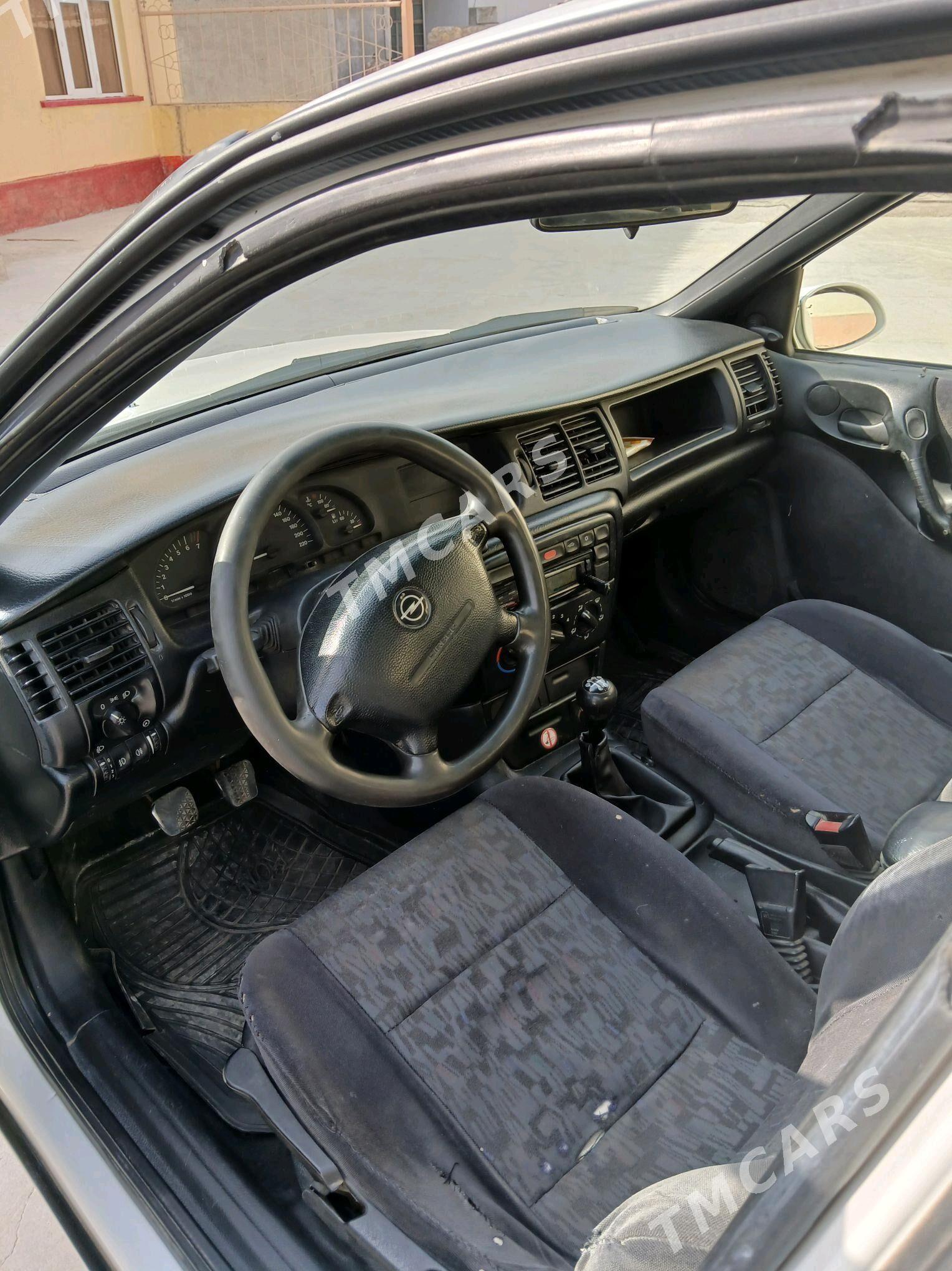 Opel Vectra 1998 - 45 000 TMT - Бахарден - img 4