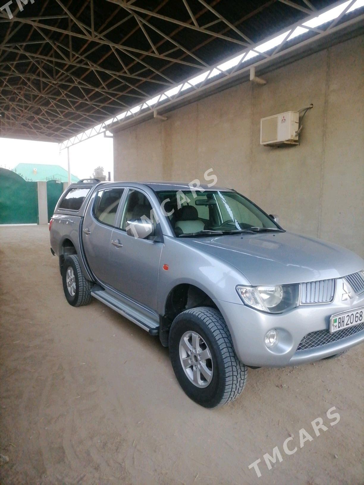 Mitsubishi L200 2008 - 200 000 TMT - Jebel - img 4