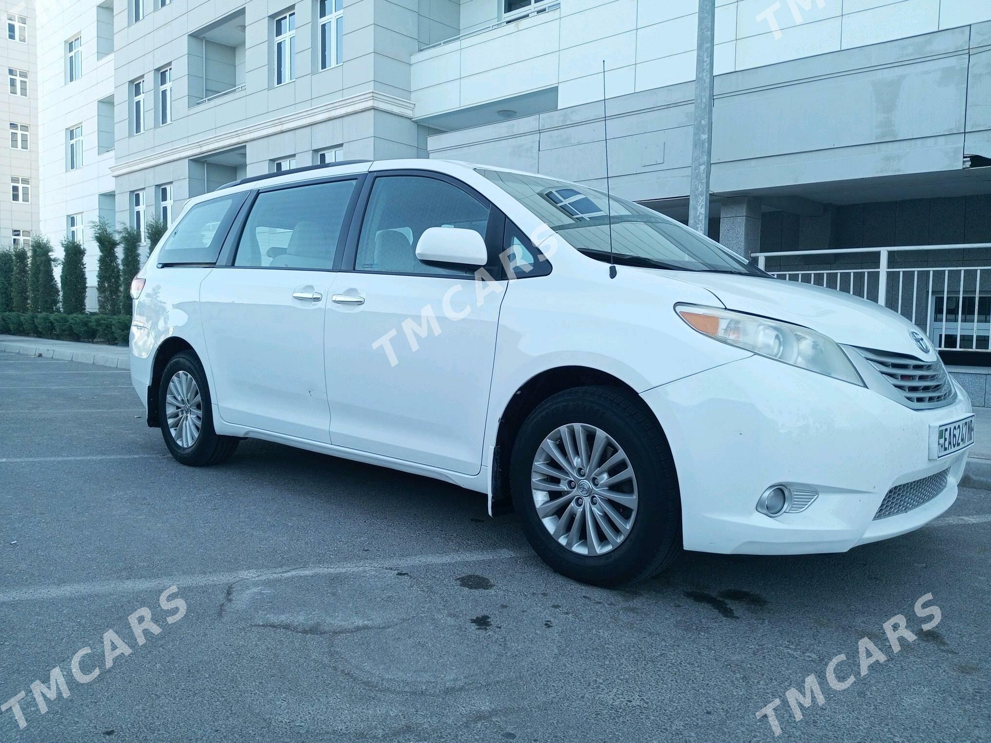 Toyota Sienna 2010 - 255 000 TMT - Мары - img 3