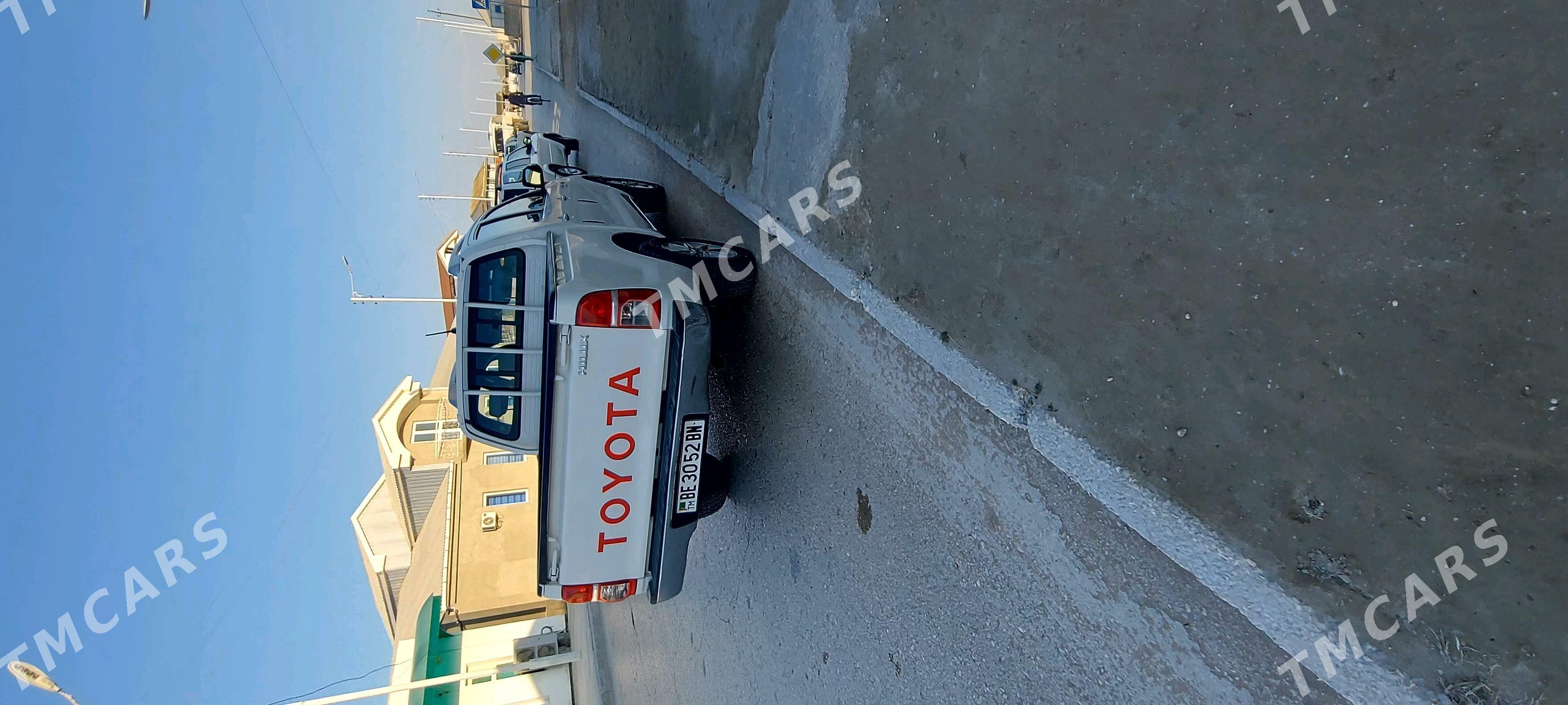 Toyota Hilux 2013 - 250 000 TMT - Эсенгулы - img 1