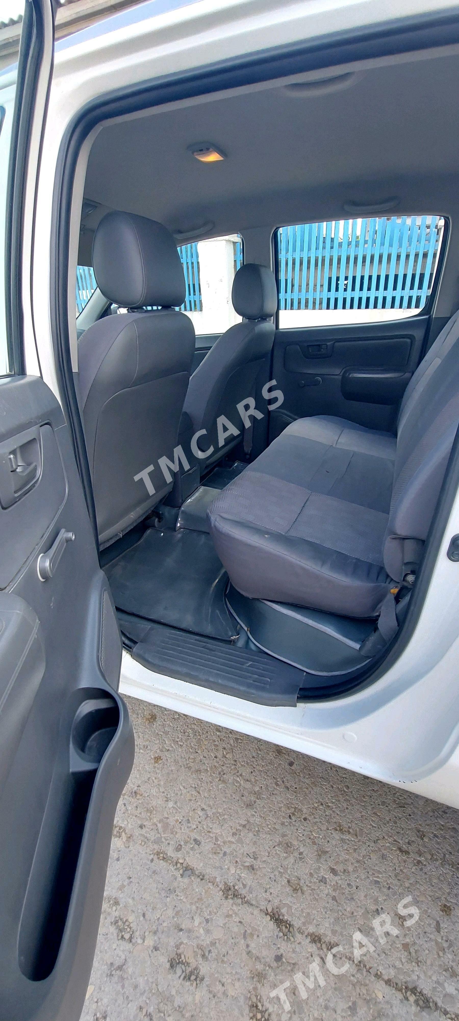 Toyota Hilux 2013 - 250 000 TMT - Эсенгулы - img 3