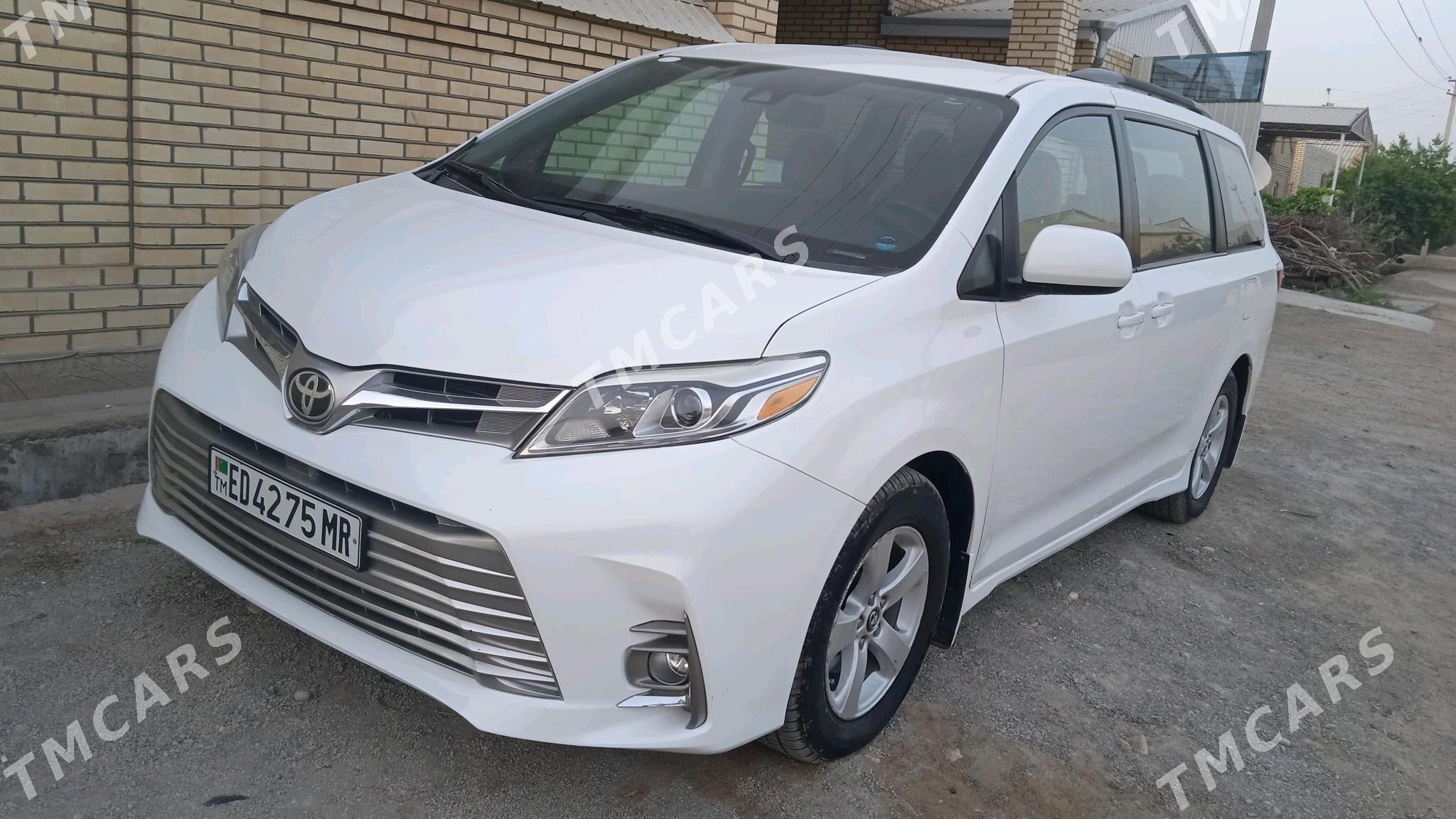 Toyota Sienna 2018 - 350 000 TMT - Мары - img 1