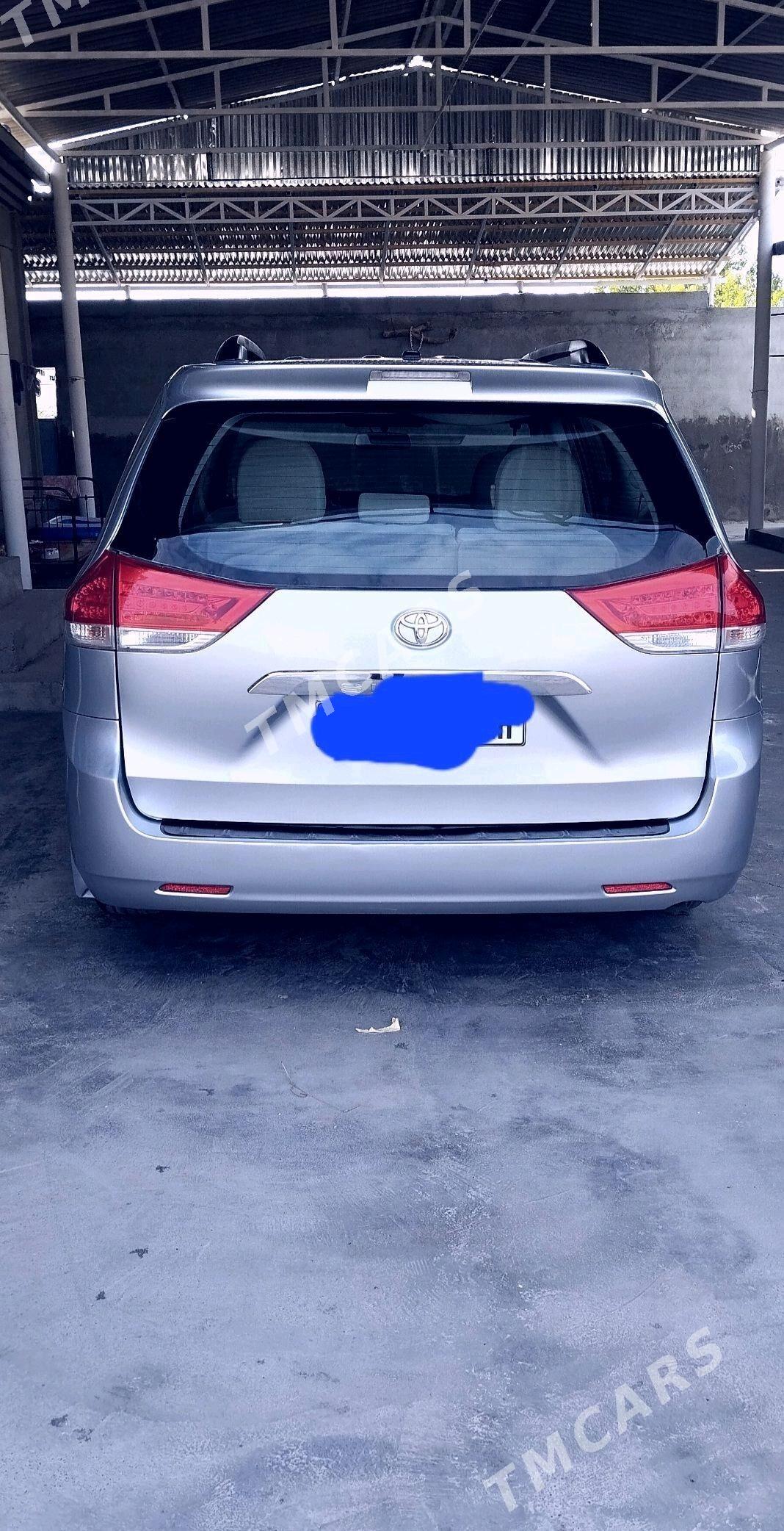 Toyota Sienna 2012 - 278 000 TMT - Гёкдепе - img 2