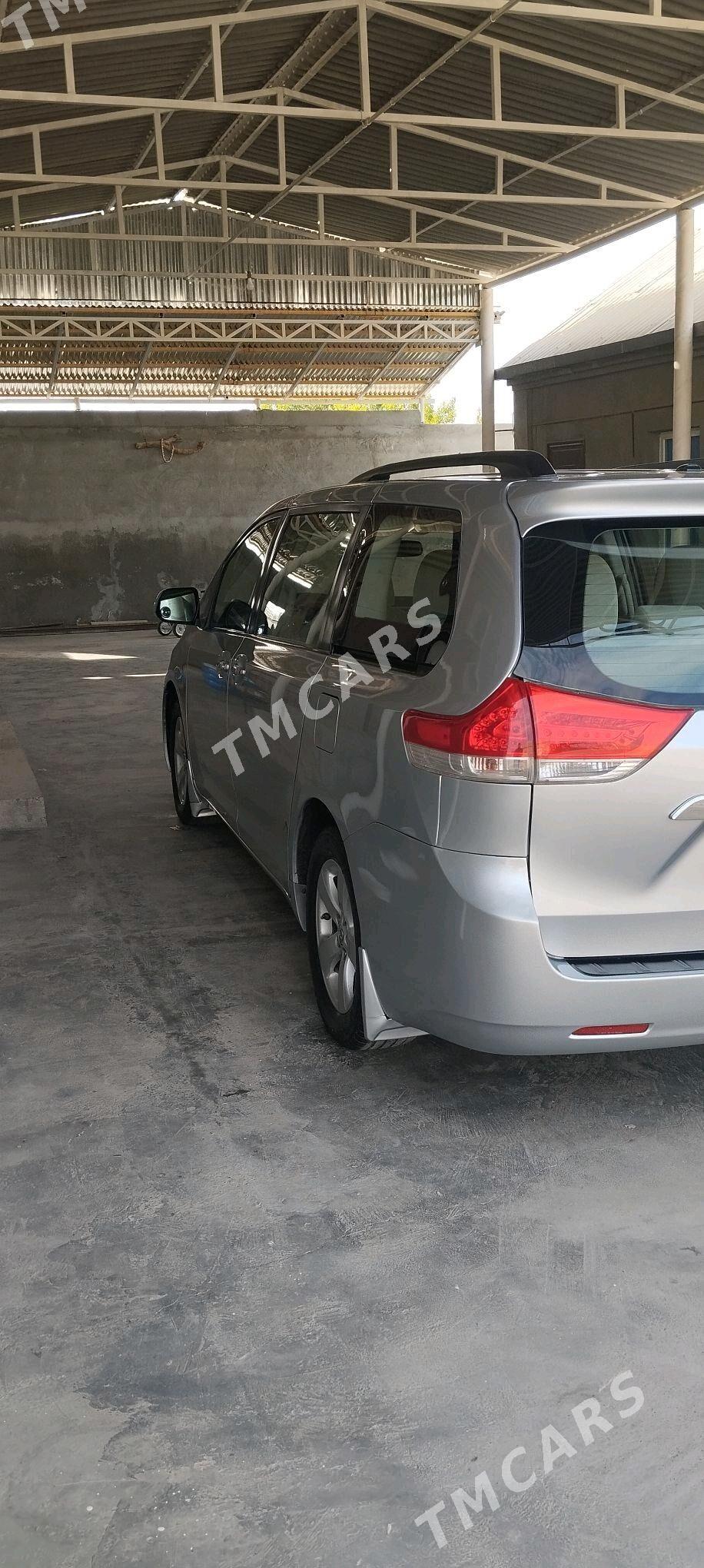 Toyota Sienna 2012 - 278 000 TMT - Гёкдепе - img 6