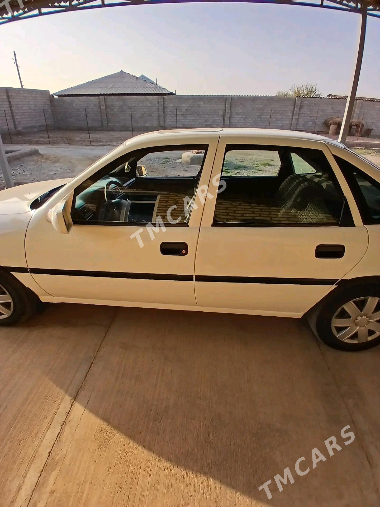 Opel Vectra 1992 - 30 000 TMT - Sarahs - img 3